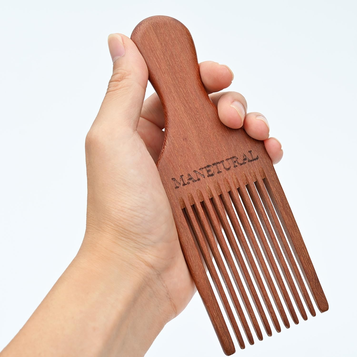 MANETURAL Beard Pick unisex design suitable for men and women in daily routines.