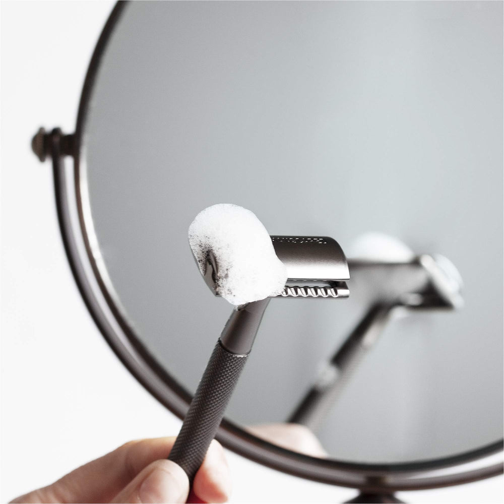 MANSCAPED The Plow 2.0 optimized cutting angle reduces razor burn.