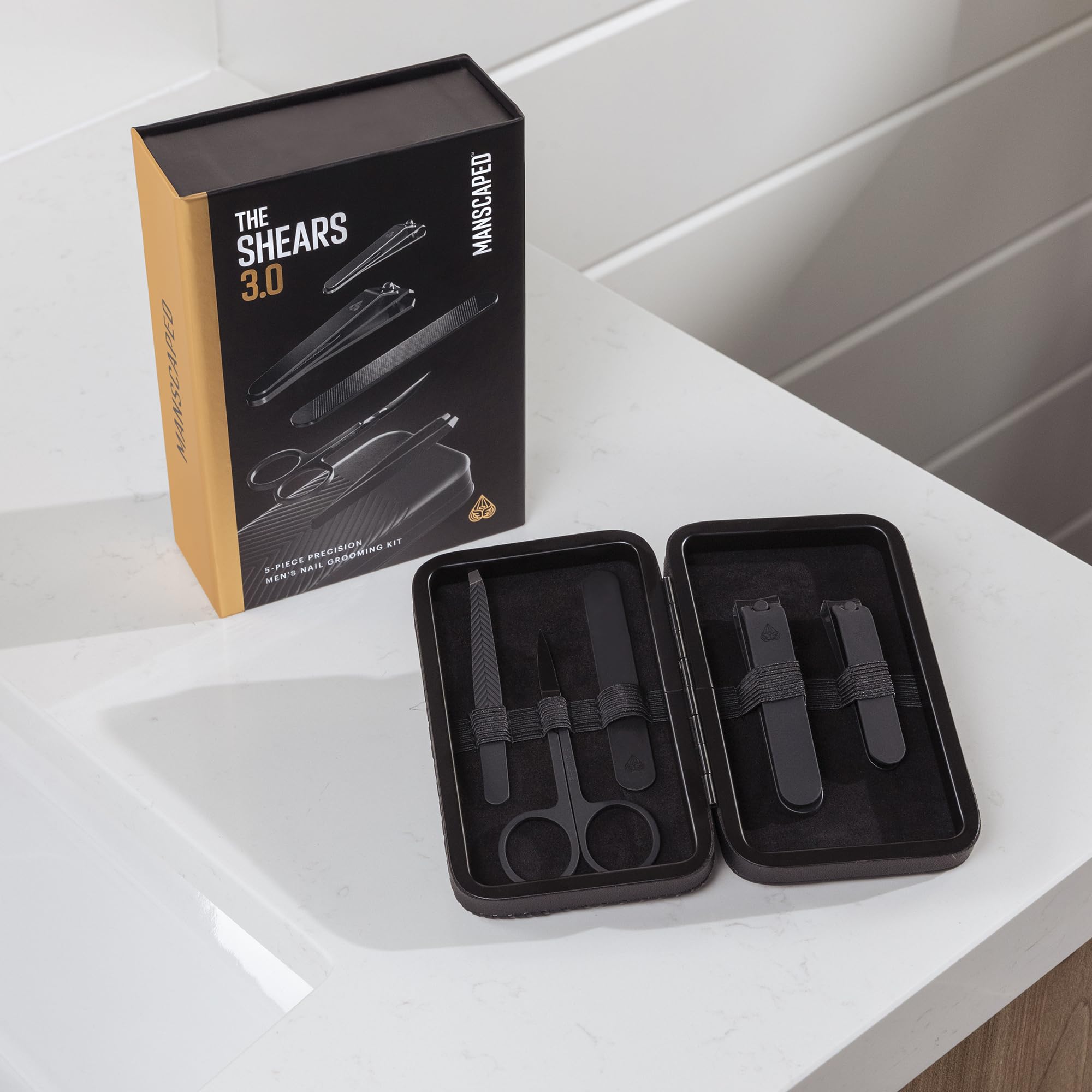 MANSCAPED Premier Package 5.0 Ultra Shears 3.0 in a durable travel case