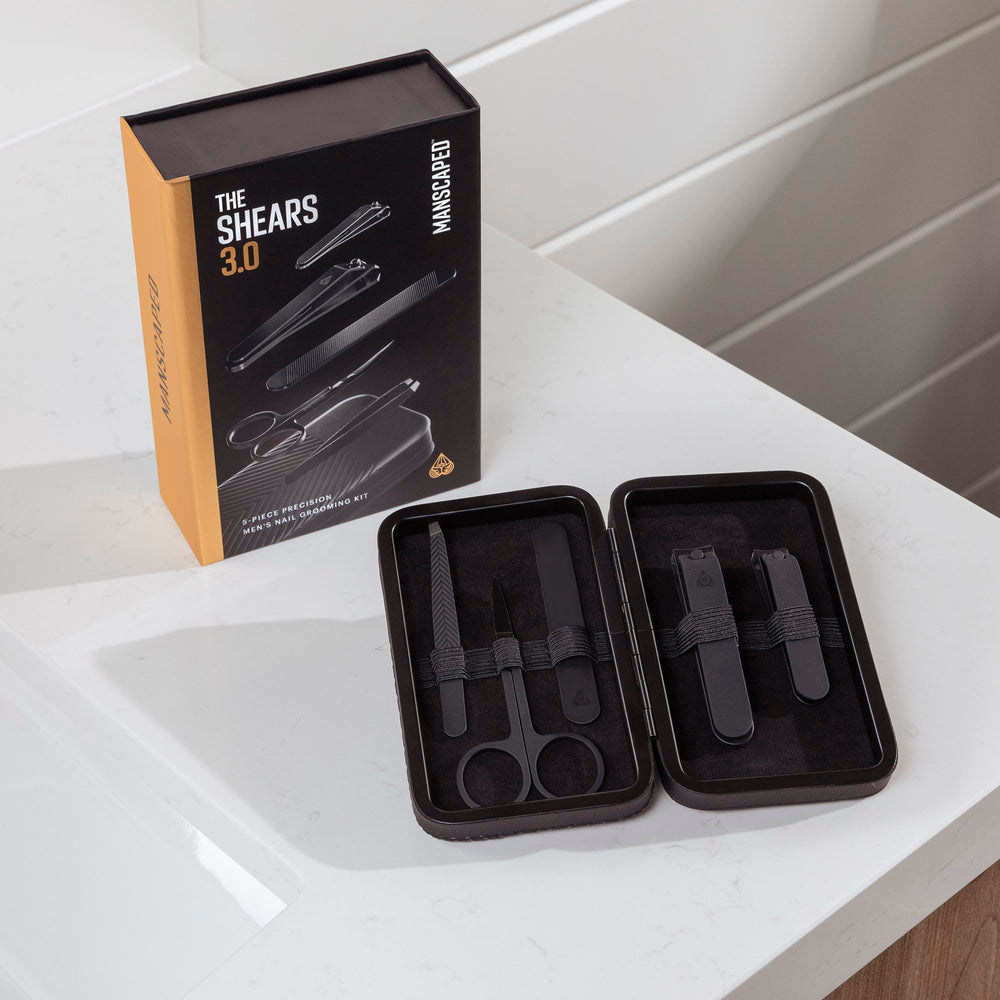 MANSCAPED Premier Package 5.0 Ultra Shears 3.0 in a durable travel case