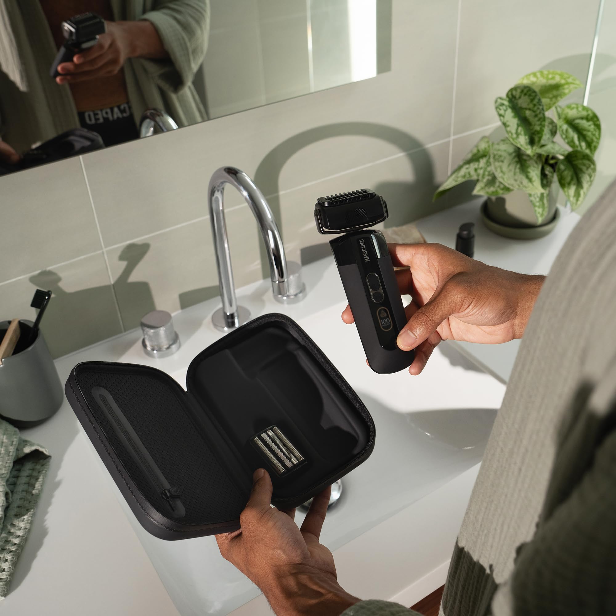 MANSCAPED The Chairman PRO FlexAdjust technology hugs facial contours.