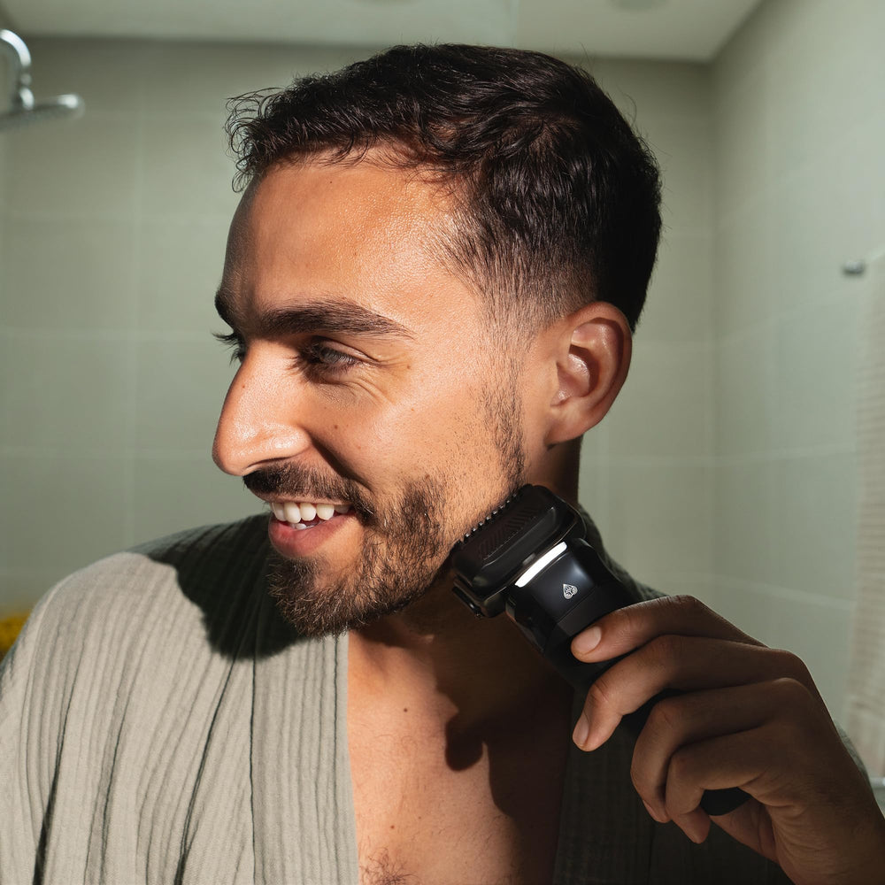 MANSCAPED The Chairman PRO stubble combs enable adjustable length settings.