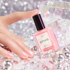 Ingredientes vegetales hasta 84% en Manucurist Verde para color sostenible
