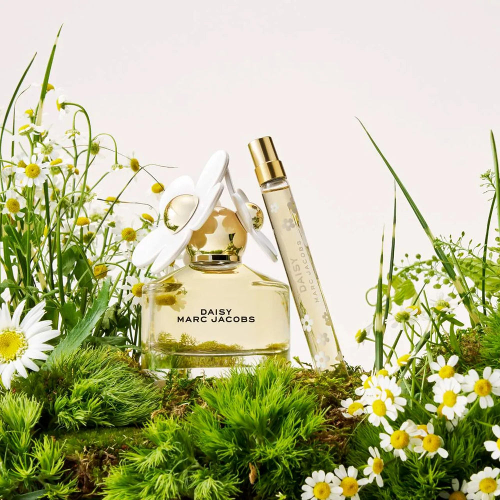 Marc Jacobs Daisy EDT jasmine heart adds elegant floral depth