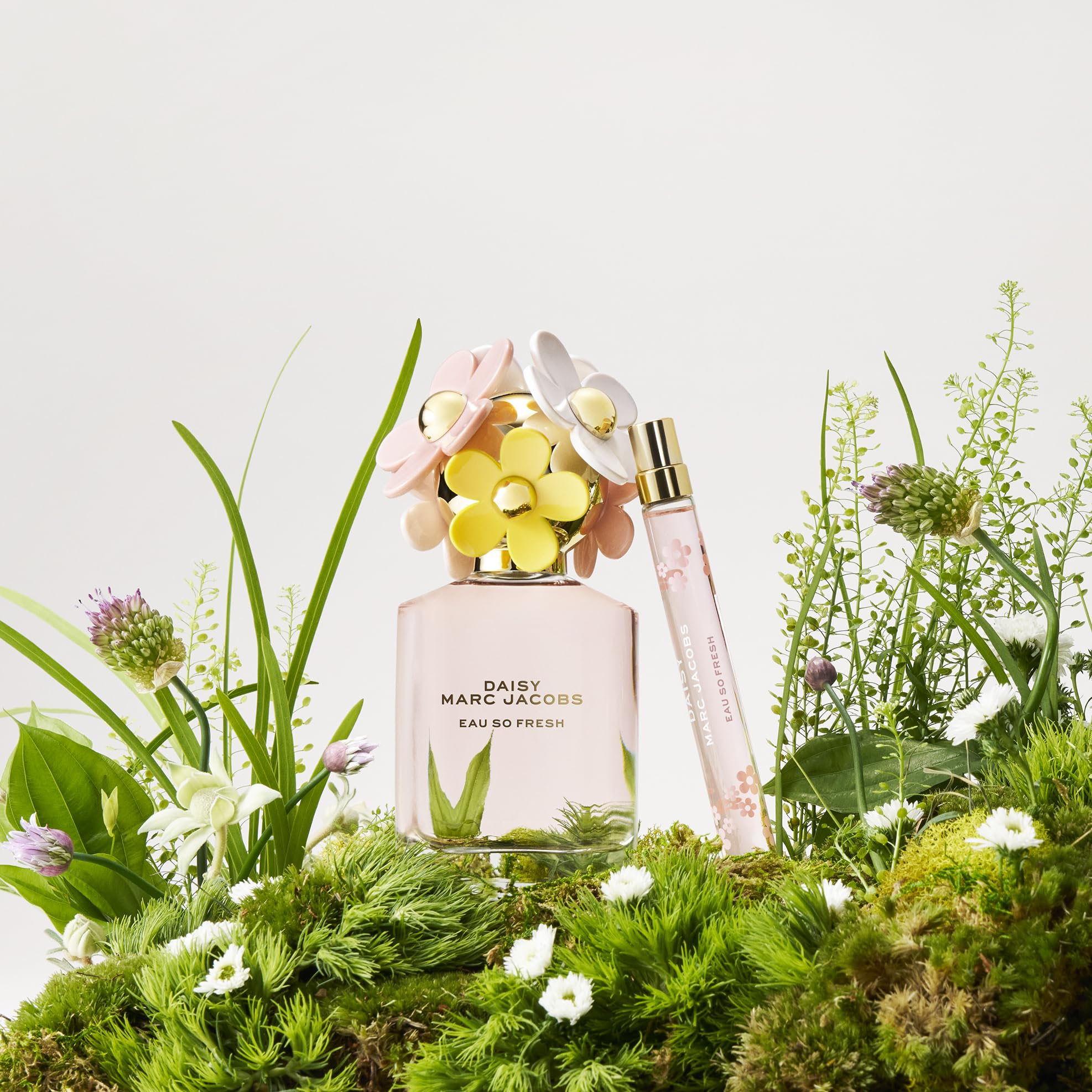 Marc Jacobs Daisy Eau So Fresh travel spray in purse-size form, easy to carry.