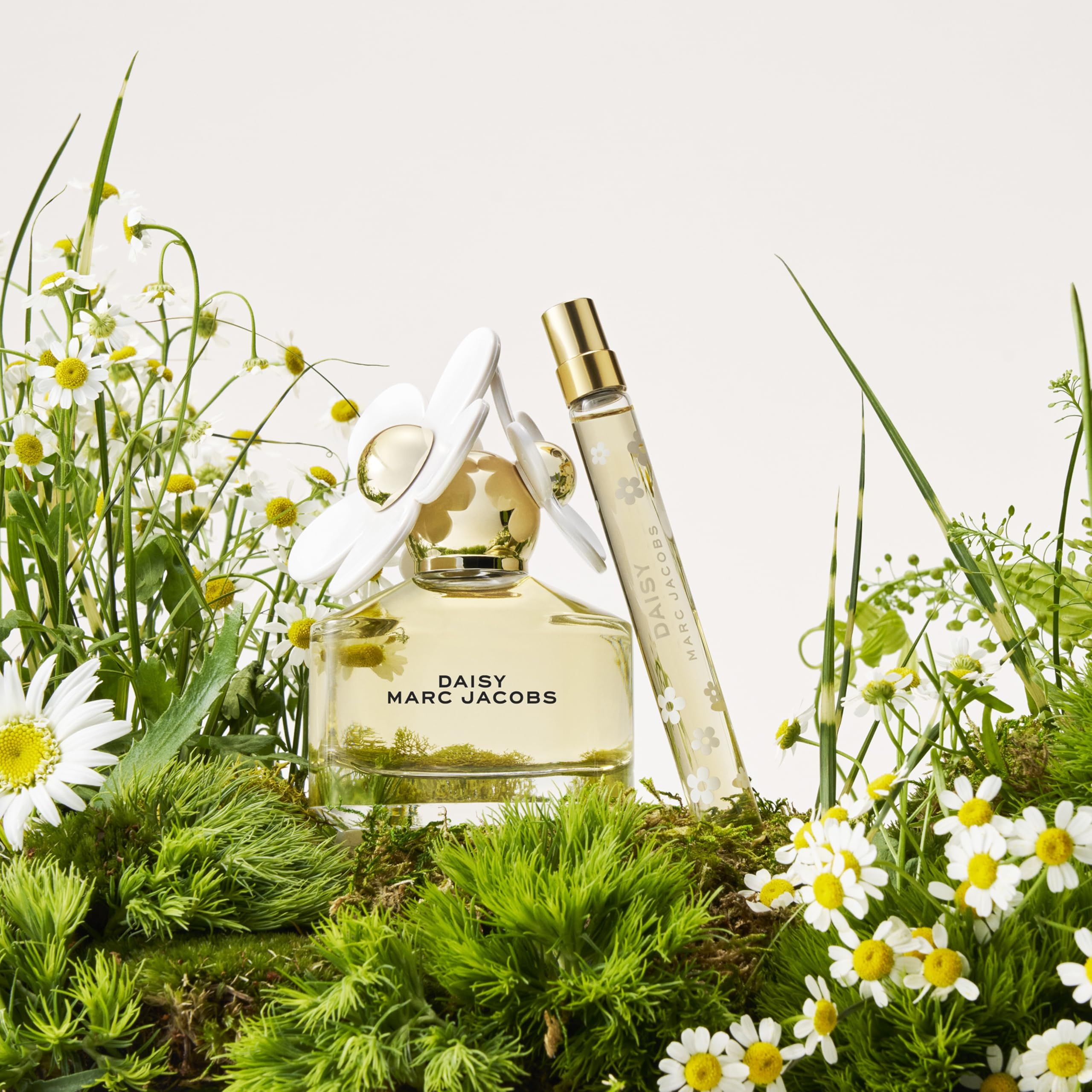 Marc Jacobs Daisy perfume application scene suggests quick touch-ups anytime.