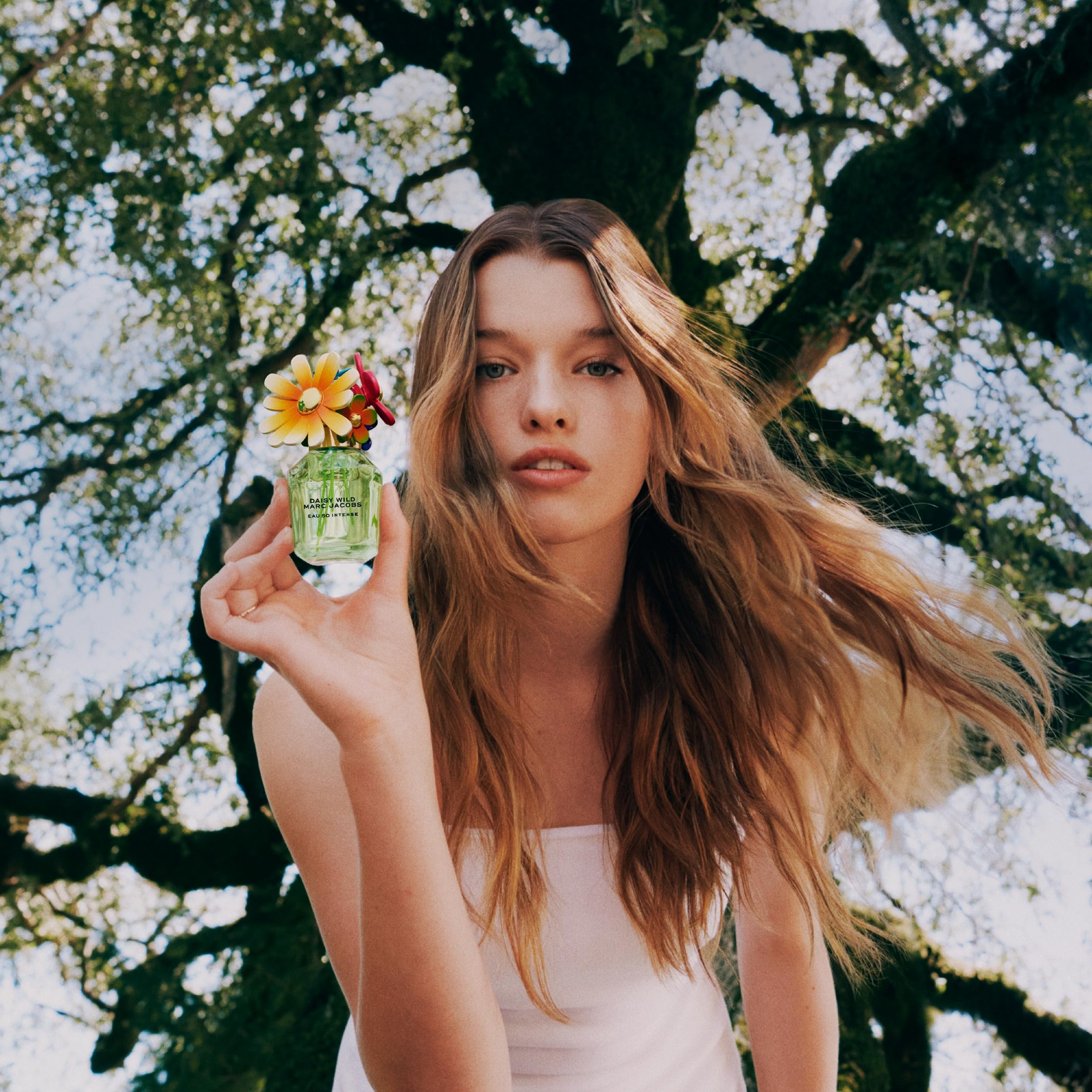 Marc Jacobs Daisy Wild Intense packaging box with leaf motif, ideal for gifting