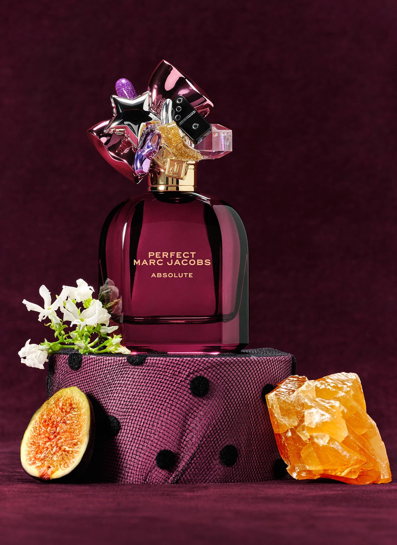 Marc Jacobs Perfect Absolute caramelized fig note detail, everyday scent cue.