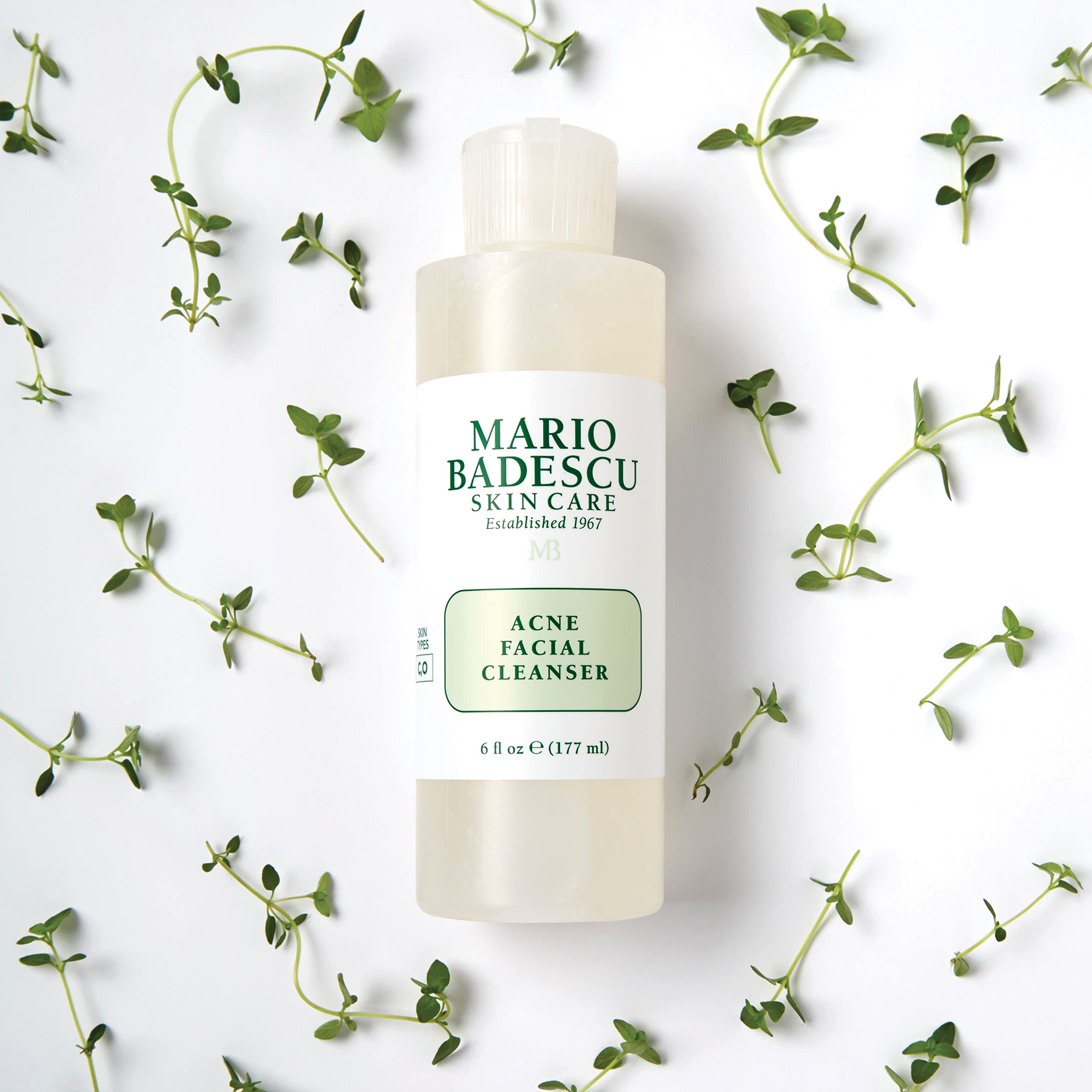 Mario Badescu Acne Cleanser ingredientes botánicos que purifican suavemente.