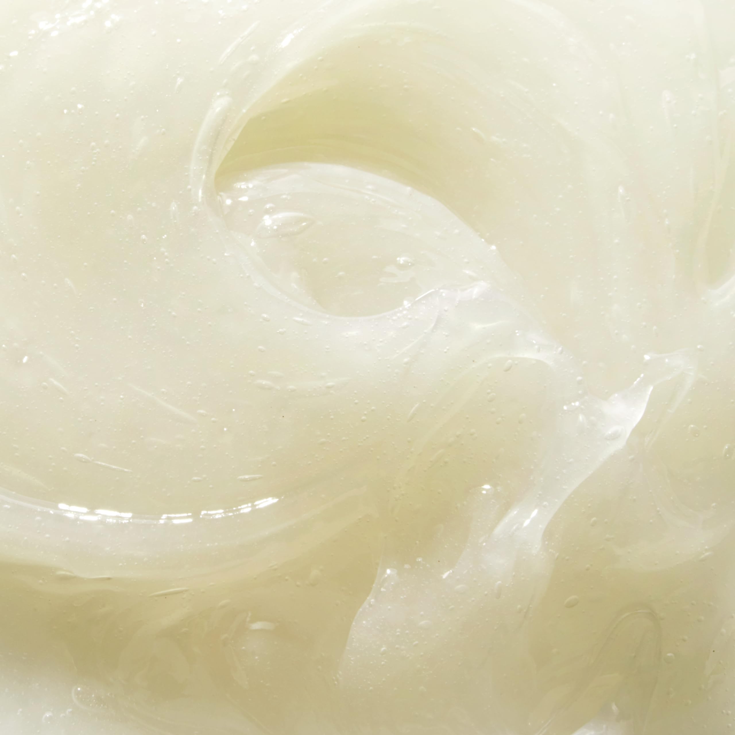Aplicación nocturna de mascarilla labial Mario Badescu, hidratación durante la noche.