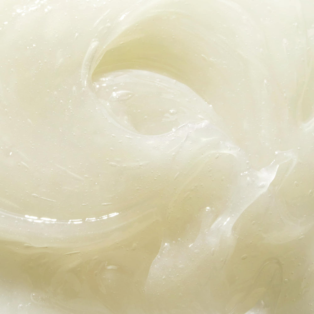 Aplicación nocturna de mascarilla labial Mario Badescu, hidratación durante la noche.
