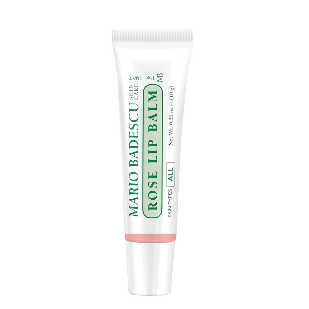 Textura cremosa del bálsamo rosa de Mario Badescu para labios suaves.