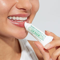 Bálsamo labial Mario Badescu con aceite de almendras para nutrición