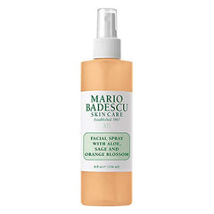 Mario Badescu Bruma facial con flor de azahar en primer plano para hidratación suave.