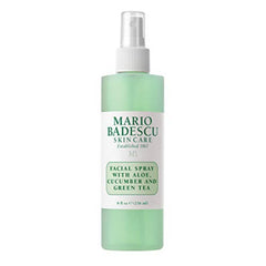 Mario Badescu bruma facial frontal de la botella con aloe y pepino para hidratación suave.
