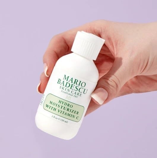 Textura crema suave de Mario Badescu; hidrata sin grasa.