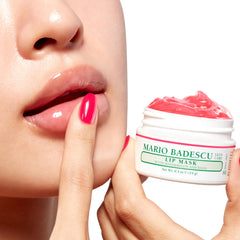 Mario Badescu destaca aceite de papaya para nutrición y exfoliación suave.