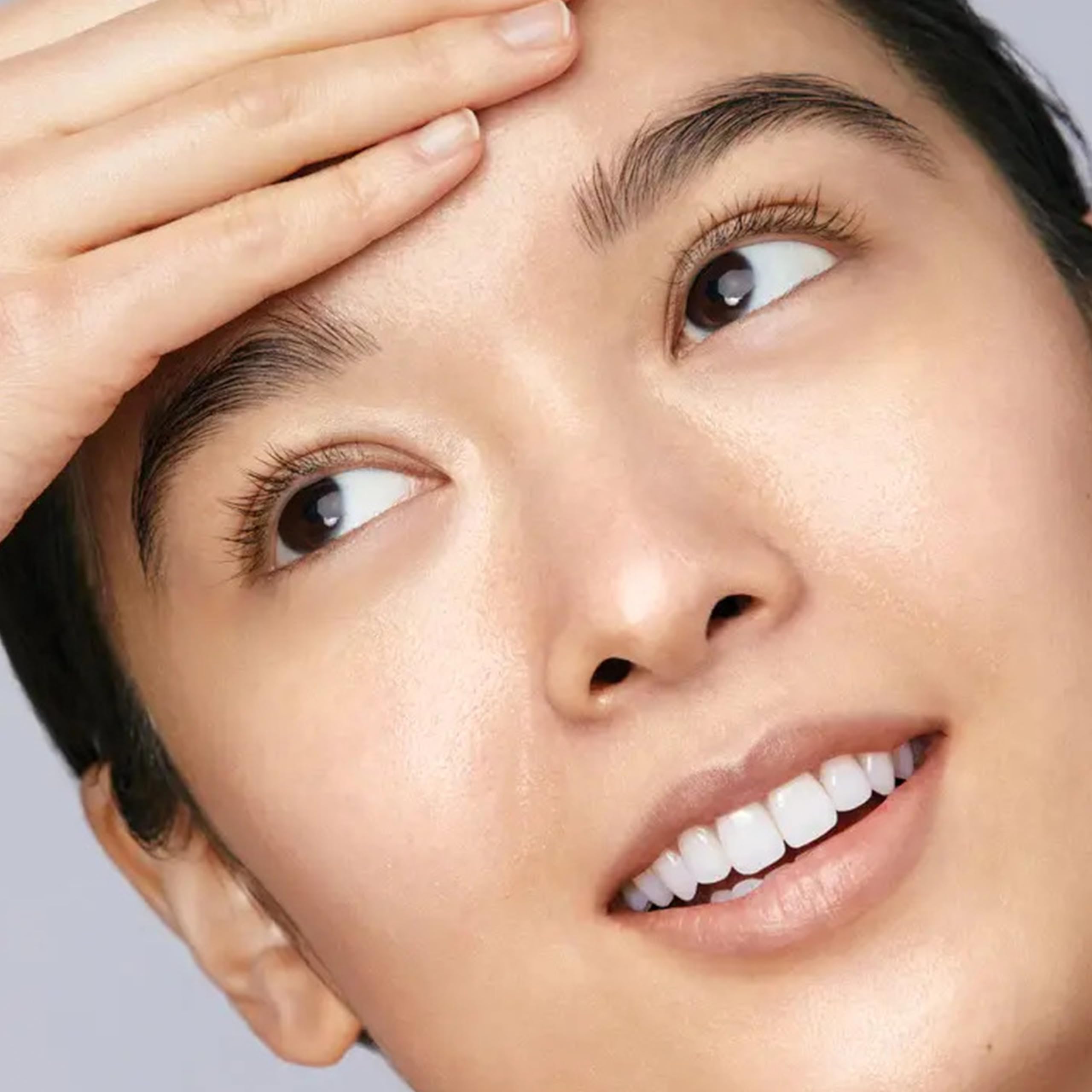 Limpieza facial suave sin residuo graso, efecto fresco con Mario Badescu.