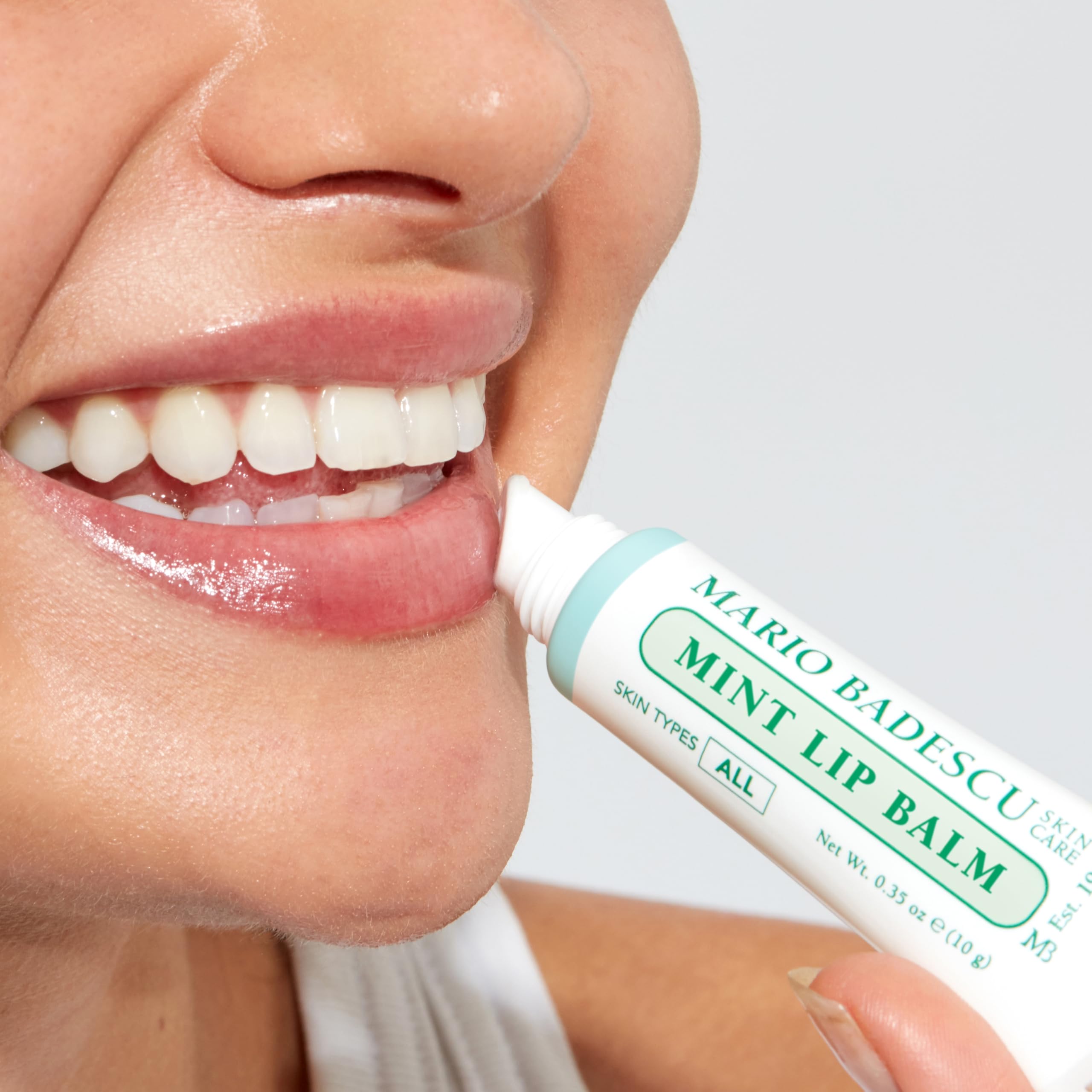 Bálsamo labial Mario Badescu Menta en envase mostrando acabado vigorizante