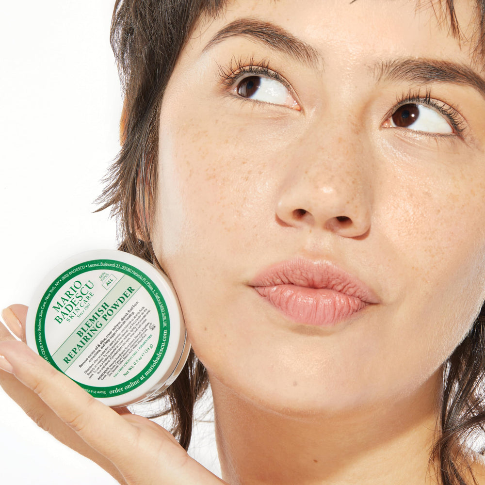 Mezcla con base de maquillaje para mayor fijación natural.
