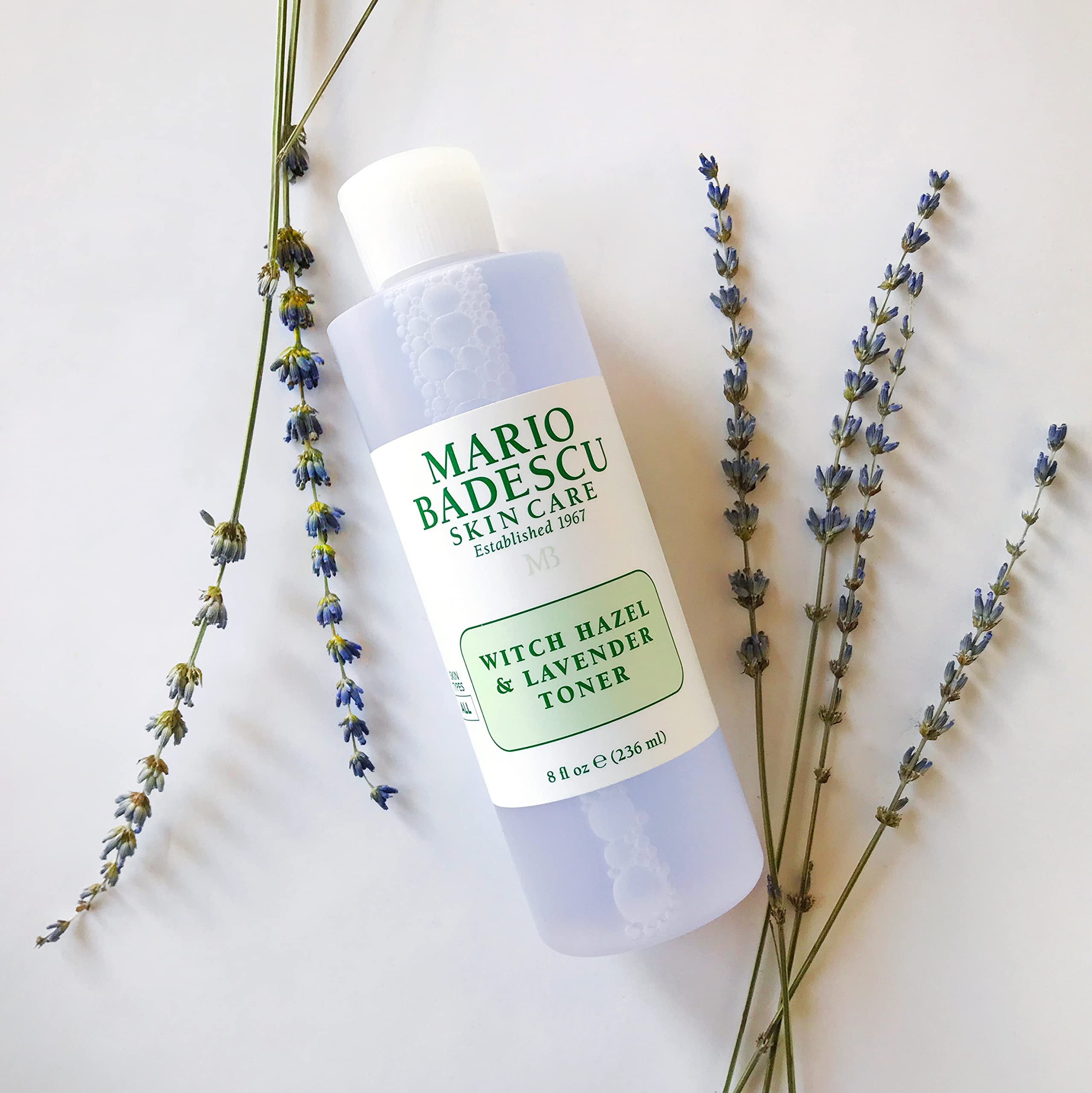Aloe y lavanda en el tónico Mario Badescu para confort diario.