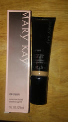 Mary Kay CC Cream SPF 15 en tubo, tono Medio a Profundo, unifica tono y protege rayos ultravioleta.