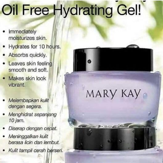 Mary Kay Oil-Free Hydrating Gel application gesture, quick absorption for a smooth start to your routine.