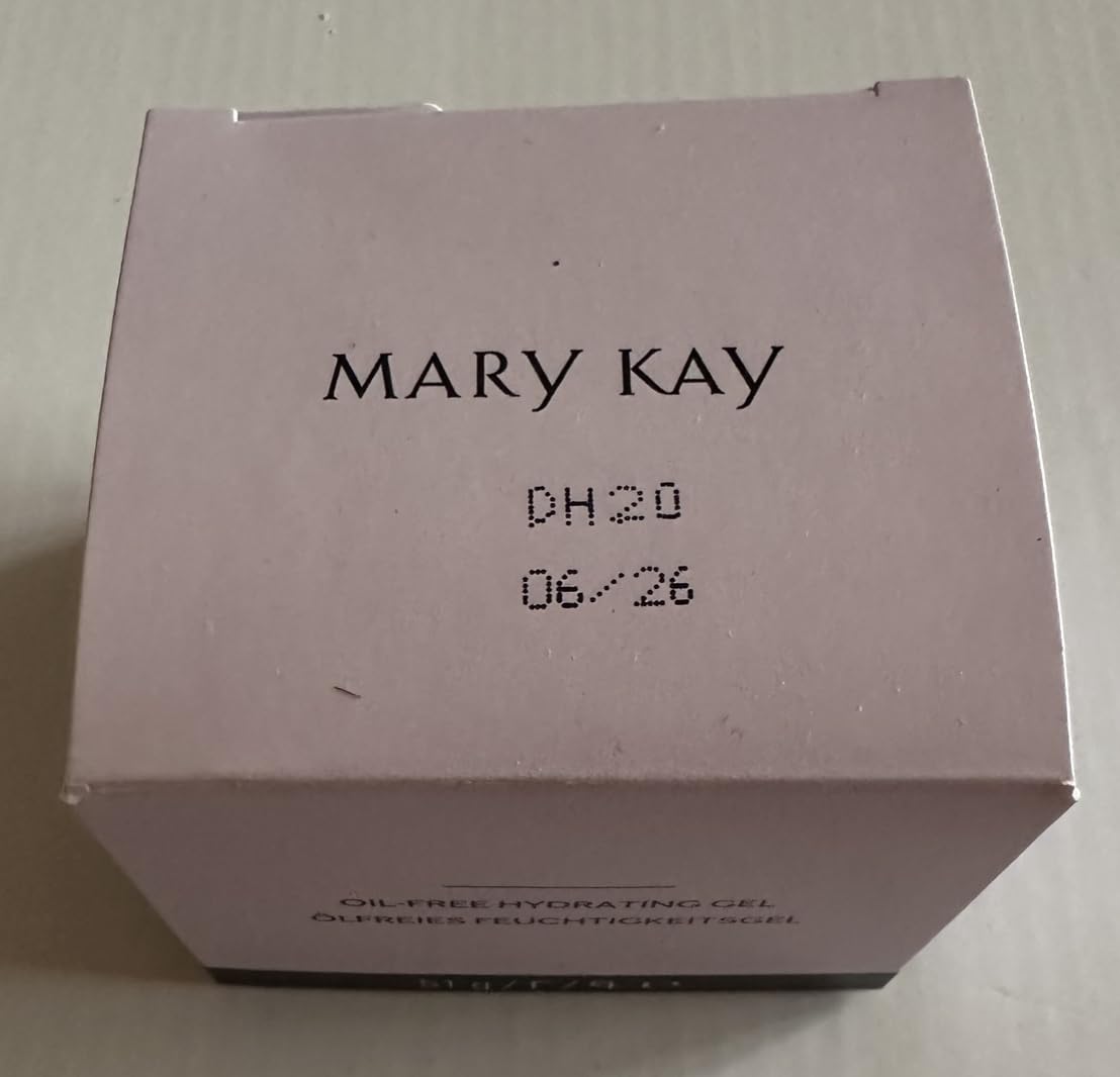Mary Kay Oil-Free Hydrating Gel in daily routine scene, prep for makeup wear.