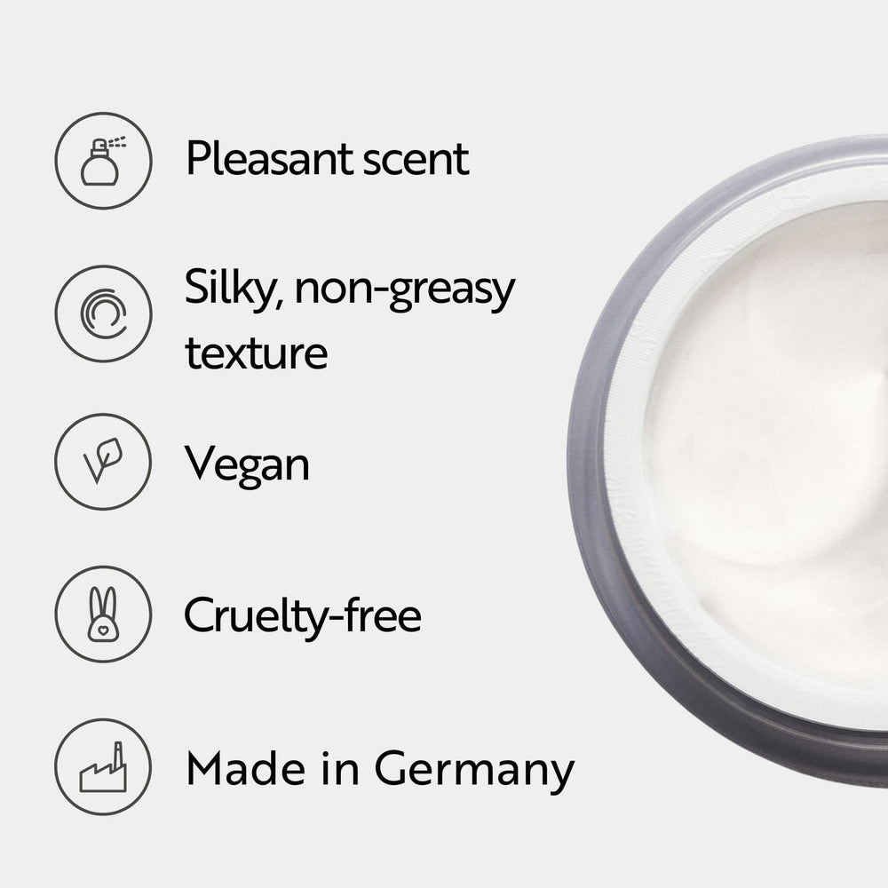 M. Asam Magic Care Perfect Teint close-up highlights refined pores.