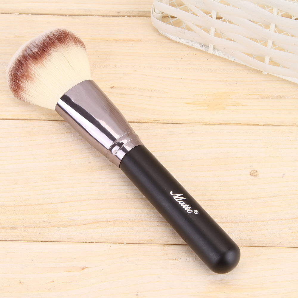 Matto Powder Mineral Brush cleaning routine keeps bristles in top condition.