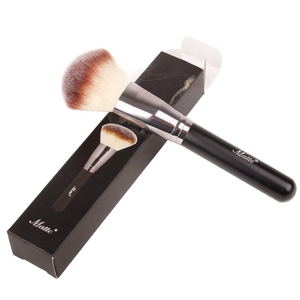 Matto Powder Mineral Brush dimensions shown for balanced grip and control.