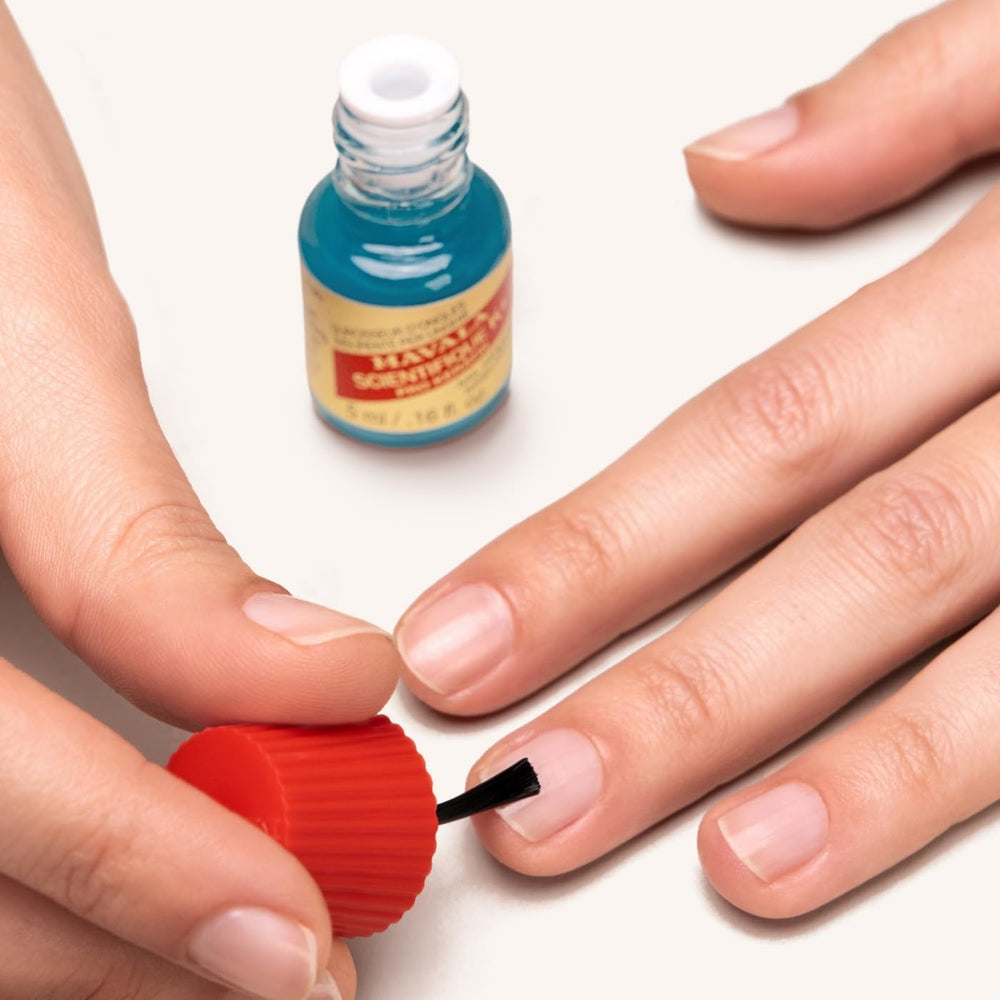 Capa protectora aumenta la durabilidad de la manicura.