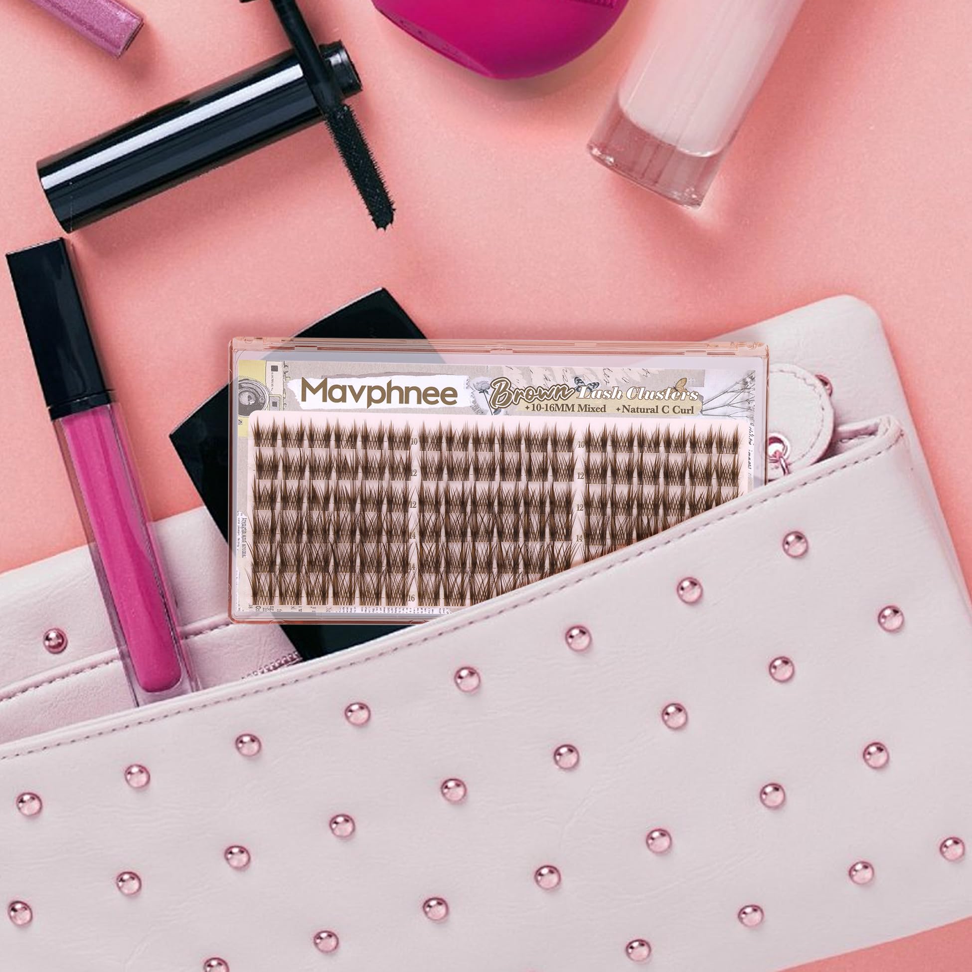 Mavphnee wispy lashes deliver natural movement and shine.
