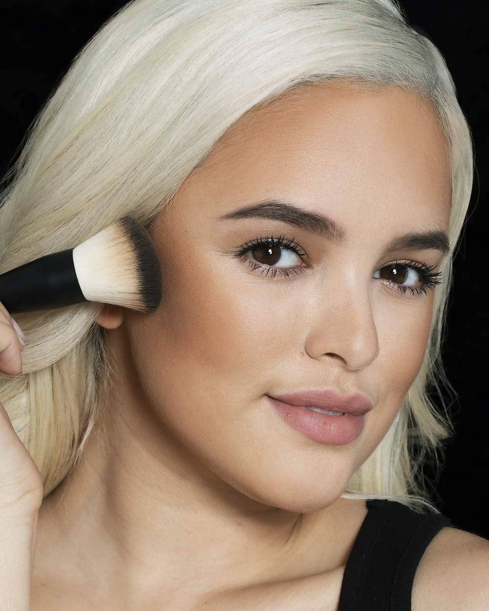 Maybelline bronceador en polvo urbano, resultados naturales y duraderos.