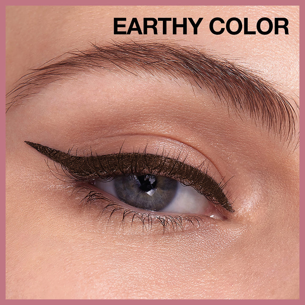Delineador líquido MAYBELLINE acabado satinado negro carbón para look elegante.