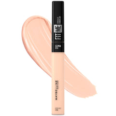 Maybelline Fit Me Concealer envase práctico para retoques y cobertura natural.