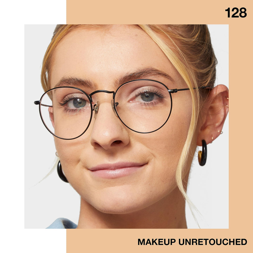 Maybelline Fit Me Matte Poreless, cobertura media construible para un rostro uniforme.