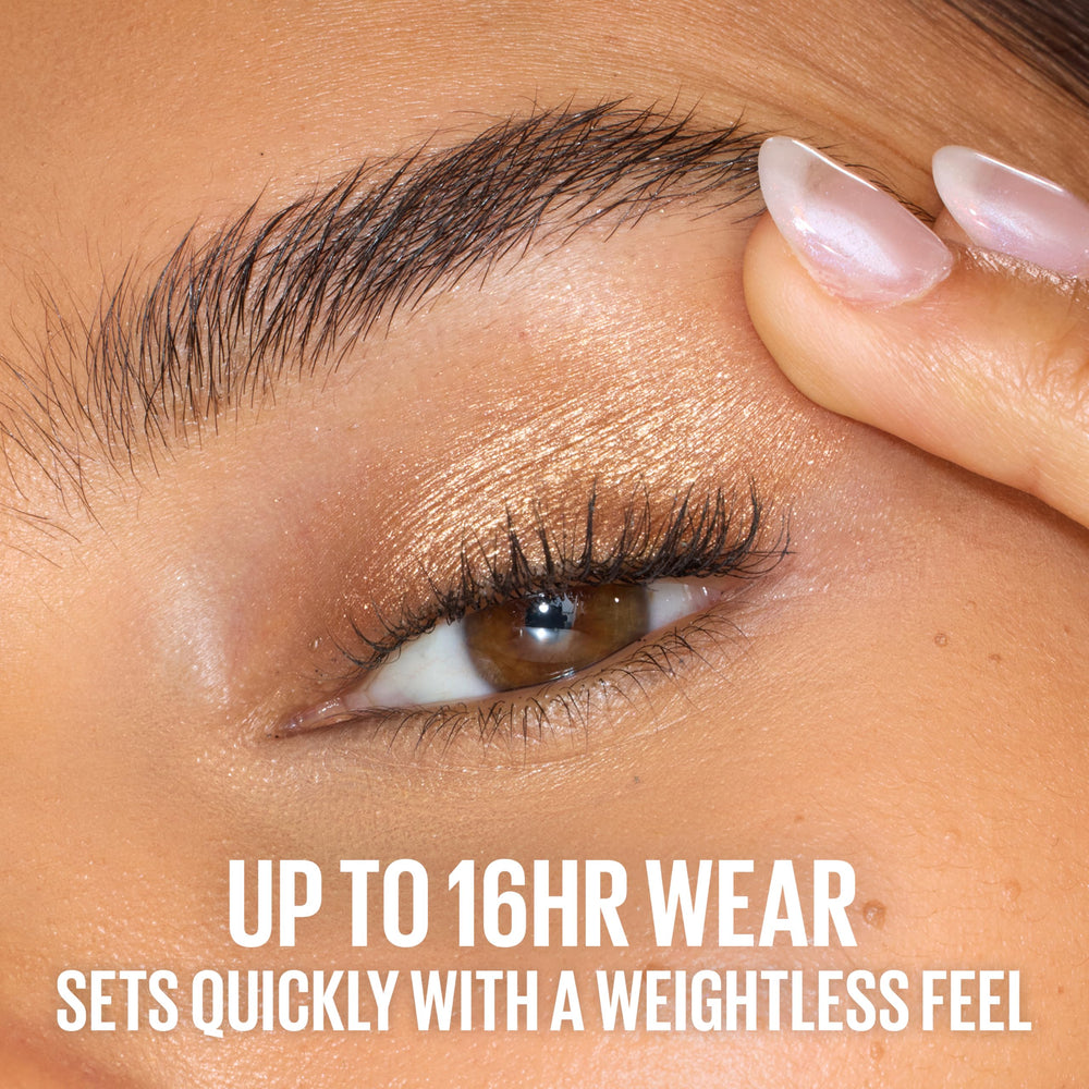 Fórmula resistente a transferencia para looks duraderos con MAYBELLINE Shadow Drip.