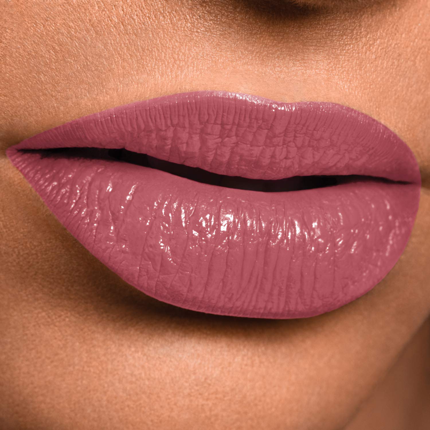 Maybelline Super Stay 24 no-transfer visual confirms transfer-free finish.