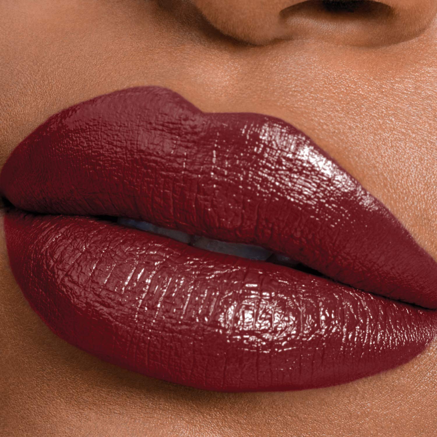 Maybelline Super Stay 24, no transfiere para labios limpios.