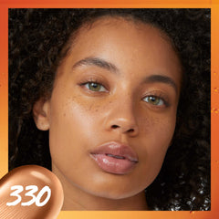 Textura ligera de Maybelline Super Stay Skin Tint, cobertura suave para uso diario.