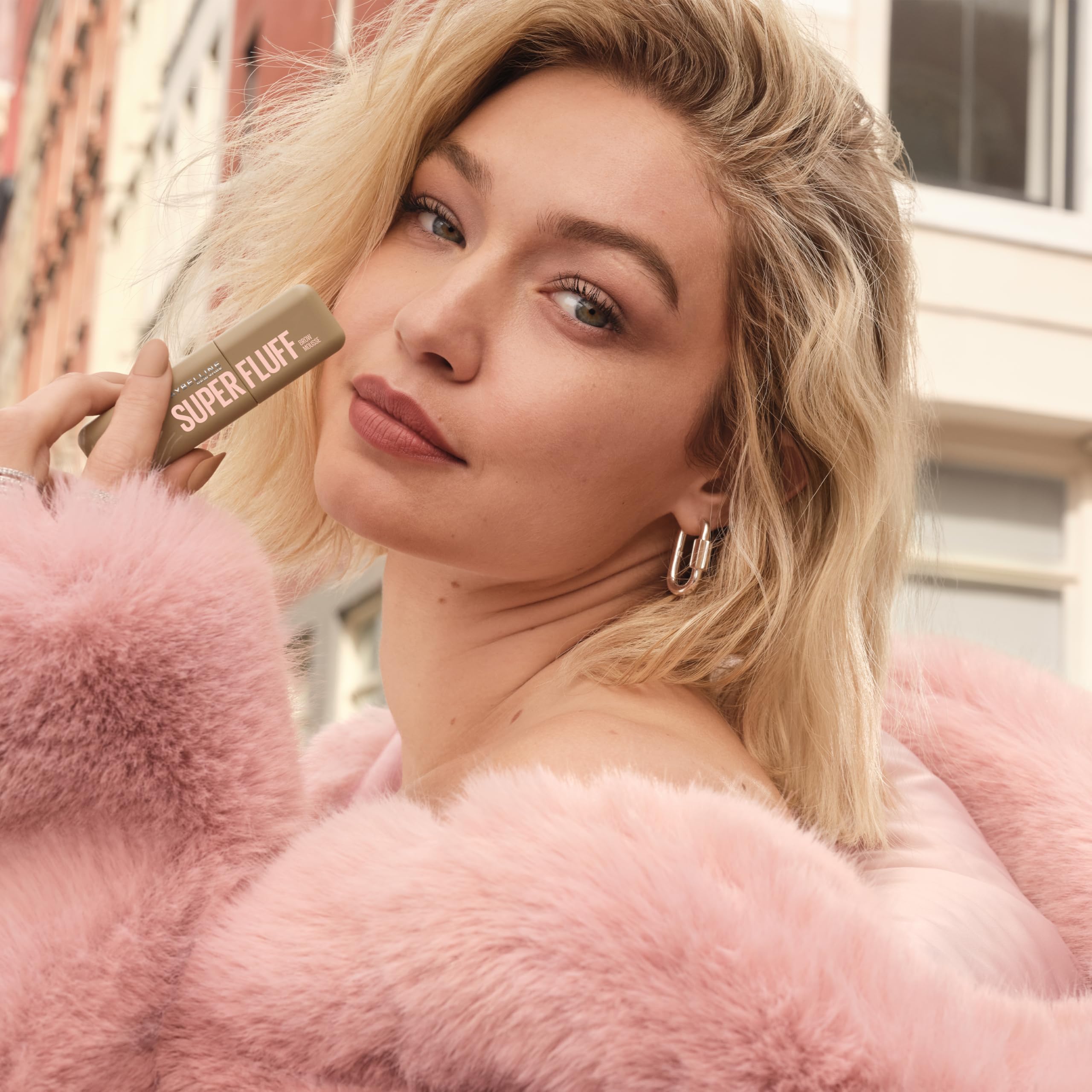 Maybelline Superfluff Cejas: acabado ligero y natural para cejas completas