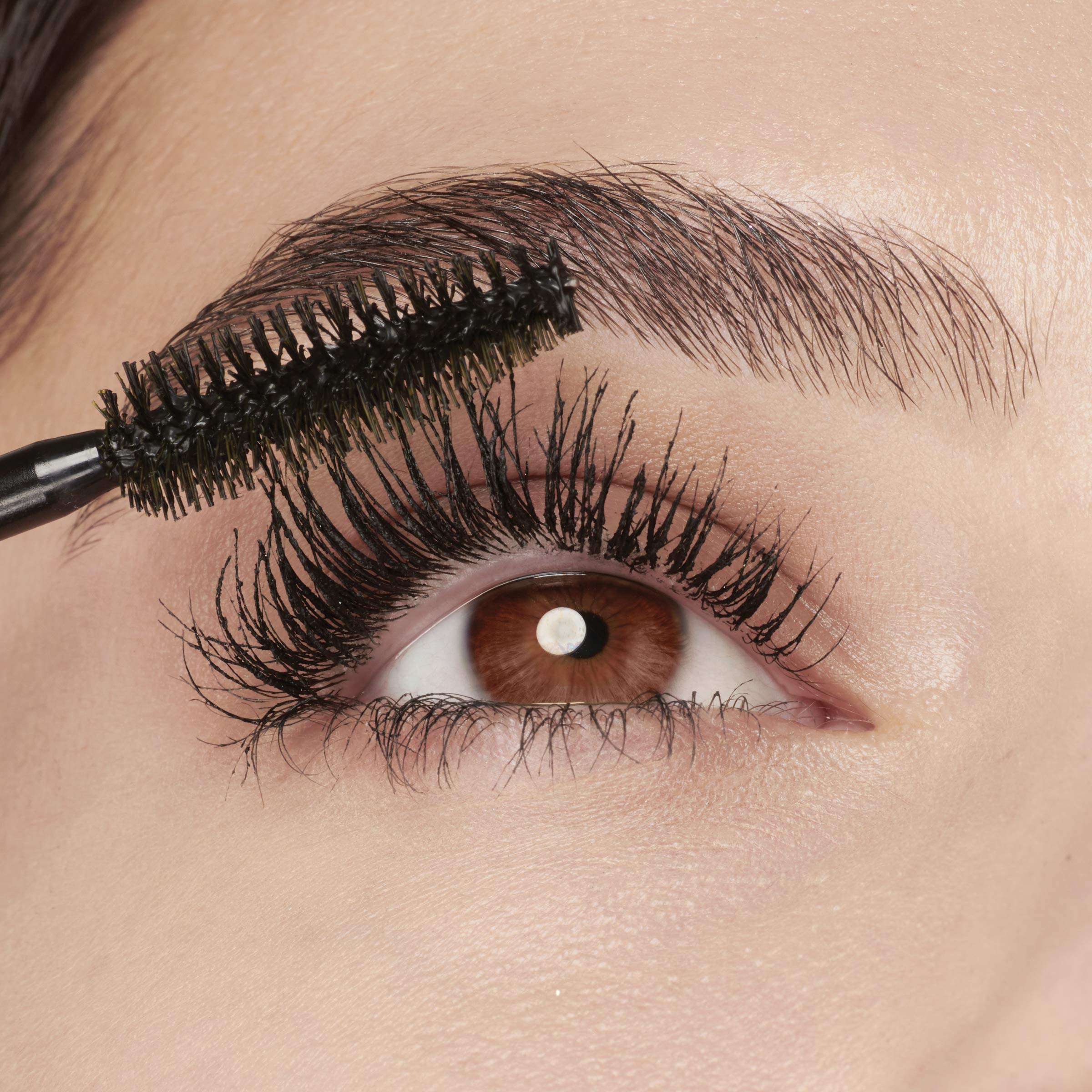 Maybelline Volum Express Colossal, nueve veces volumen en una pasada