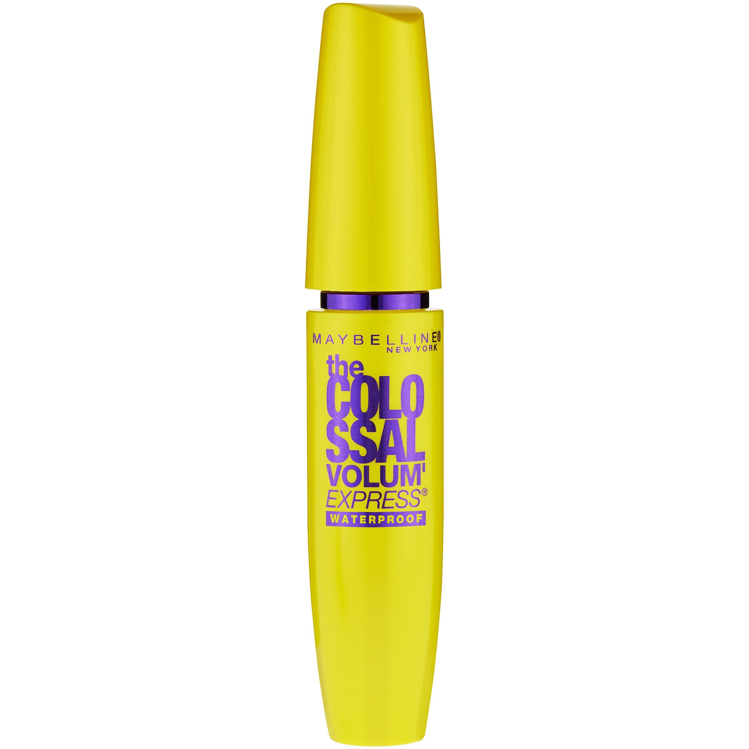 Rímel impermeable Maybelline Colossal aplicado para un acabado duradero y resistente al agua.