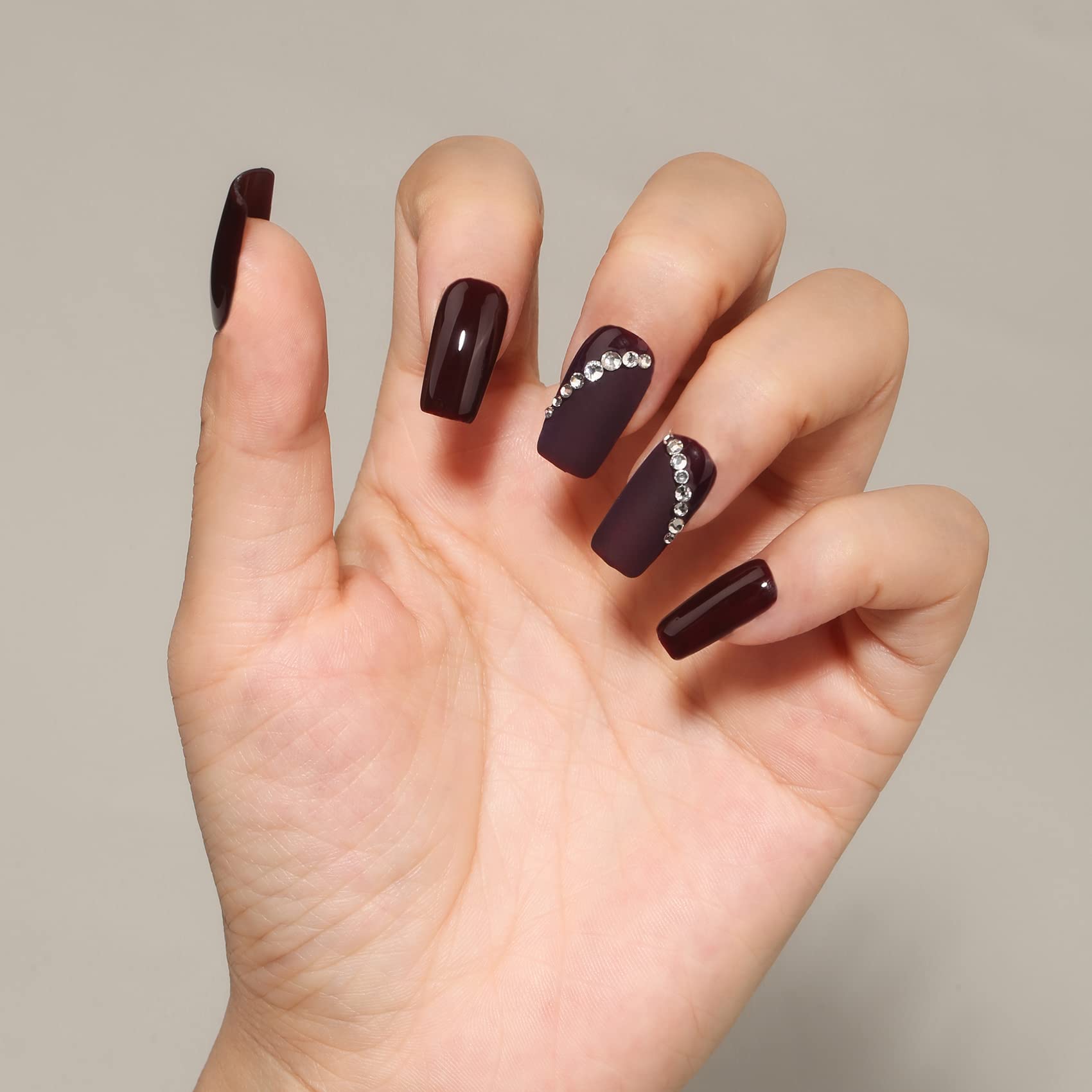 MAYCHAO toxin-free formula signals low odor for comfortable home manicures.