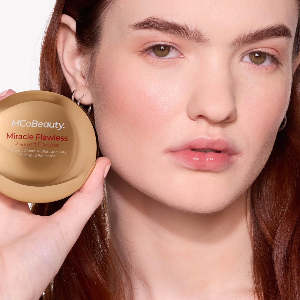 MCoBeauty Polvo prensado textura seda para un acabado ligero y natural.