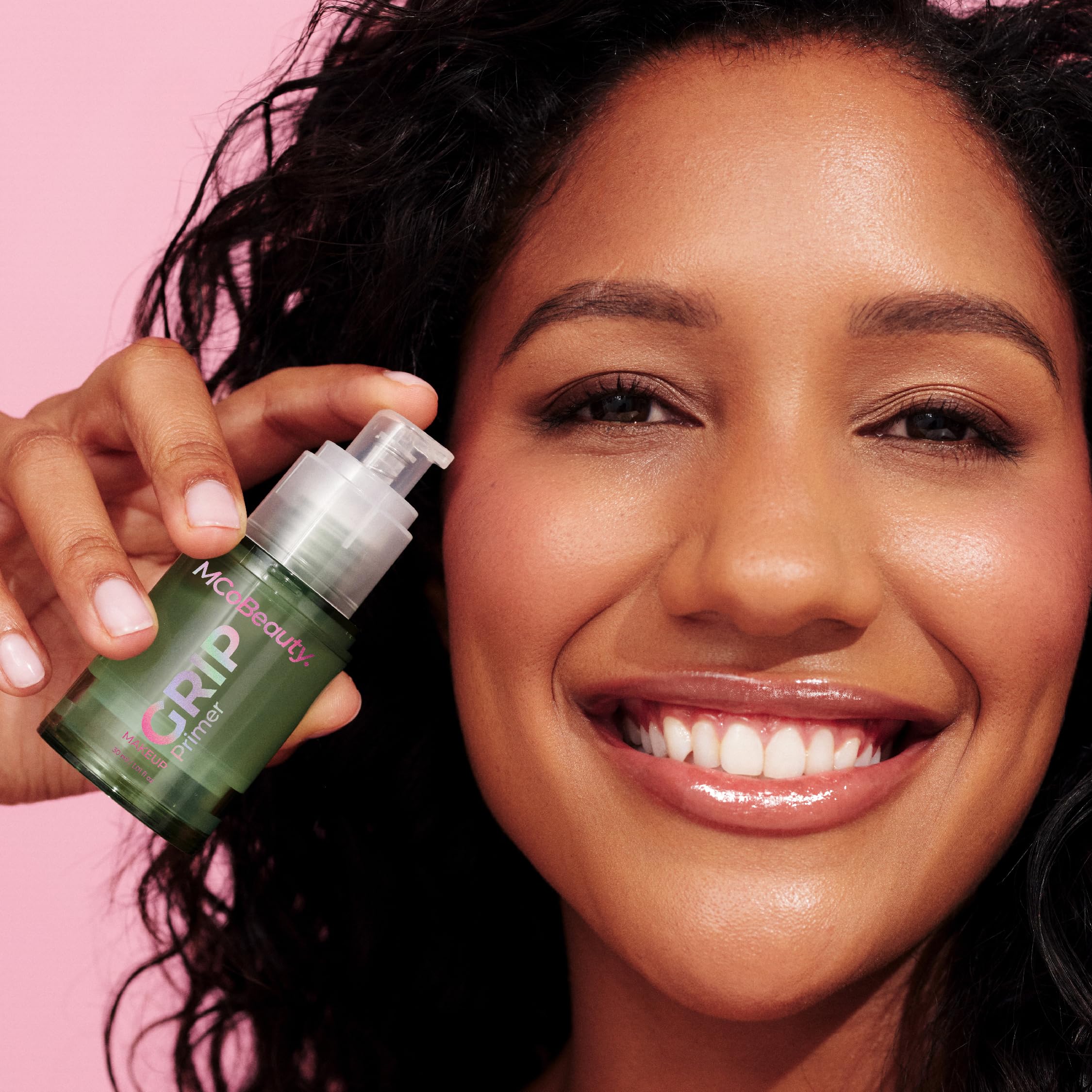 MCoBeauty Grip Primer, fórmula hidratante sin grasa para piel cómoda.