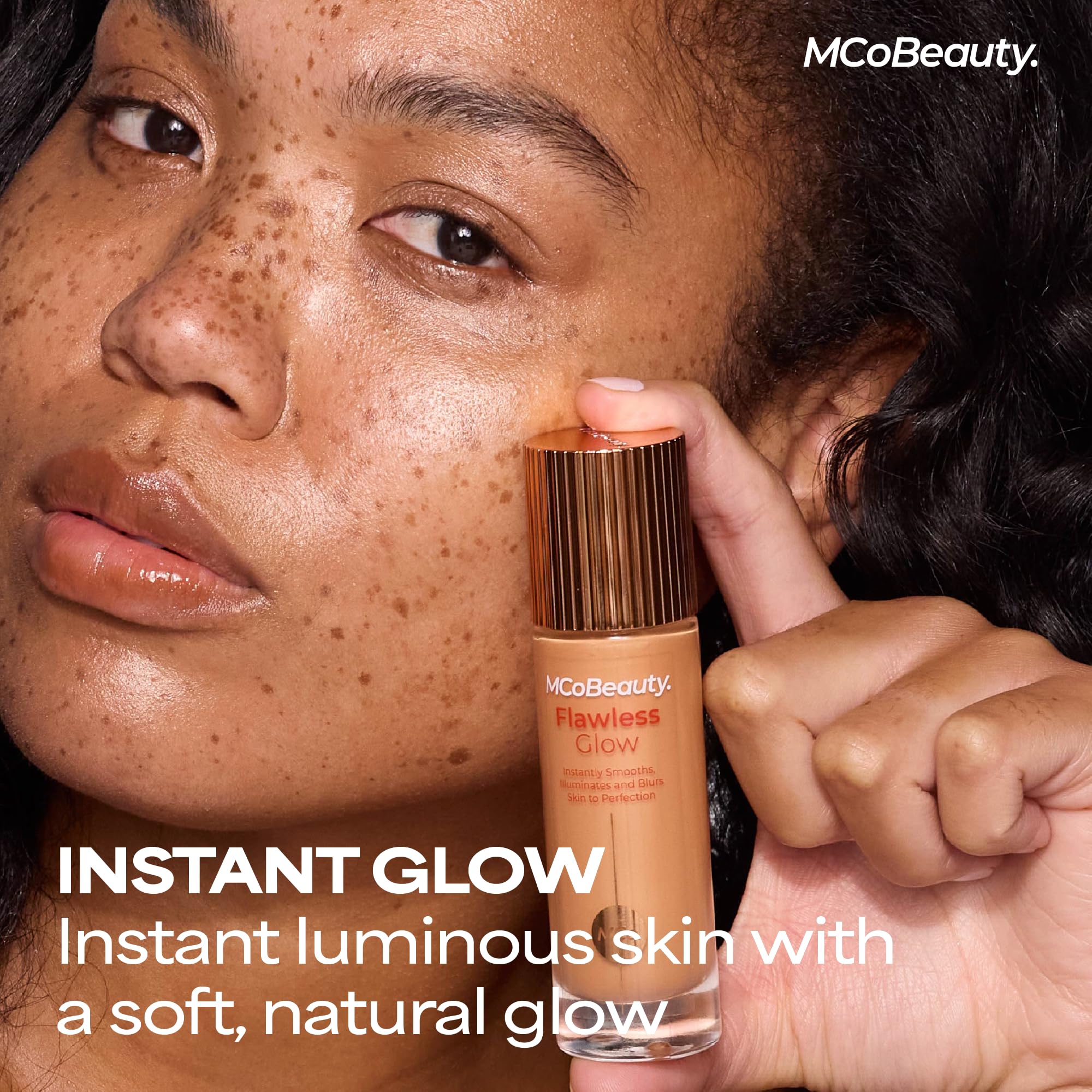Textura líquida ligera de MCoBeauty Flawless Glow para un brillo suave
