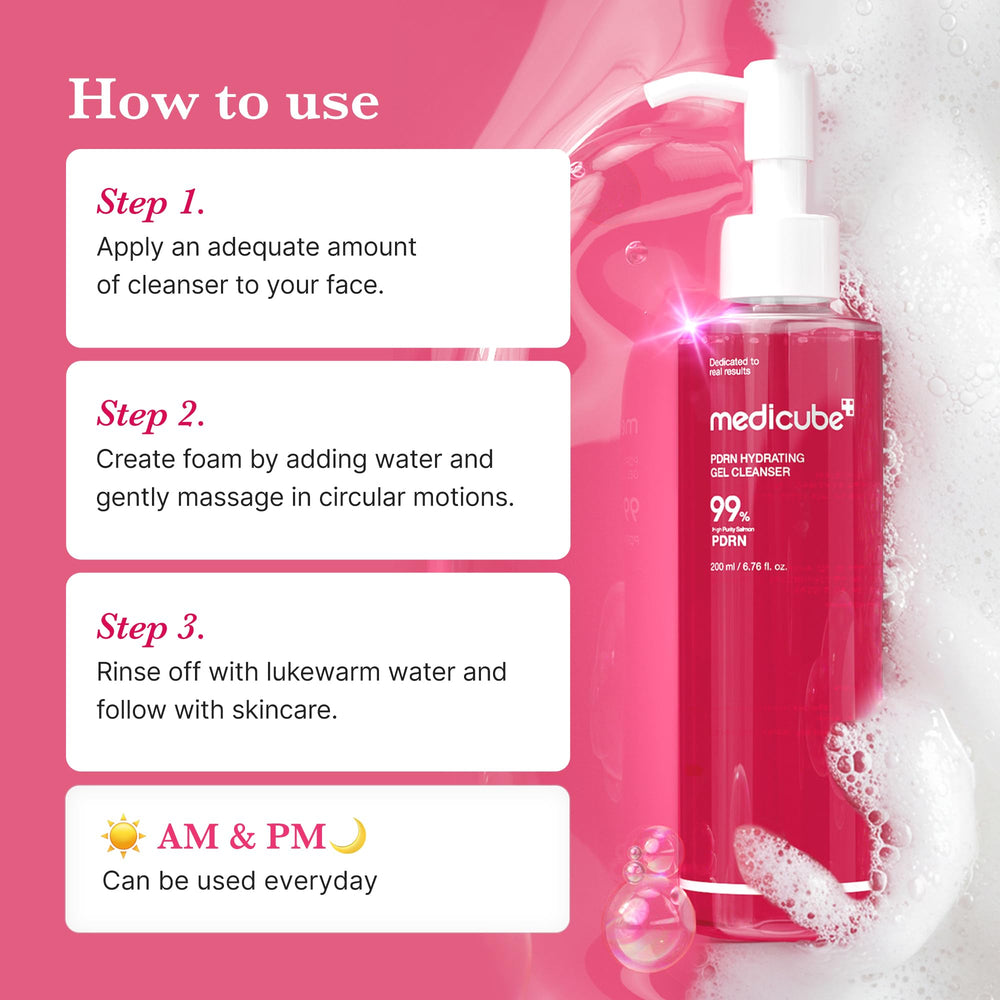 Medicube PDRN Jelly to Foam Cleanser aplicación con la mano para rostro limpio