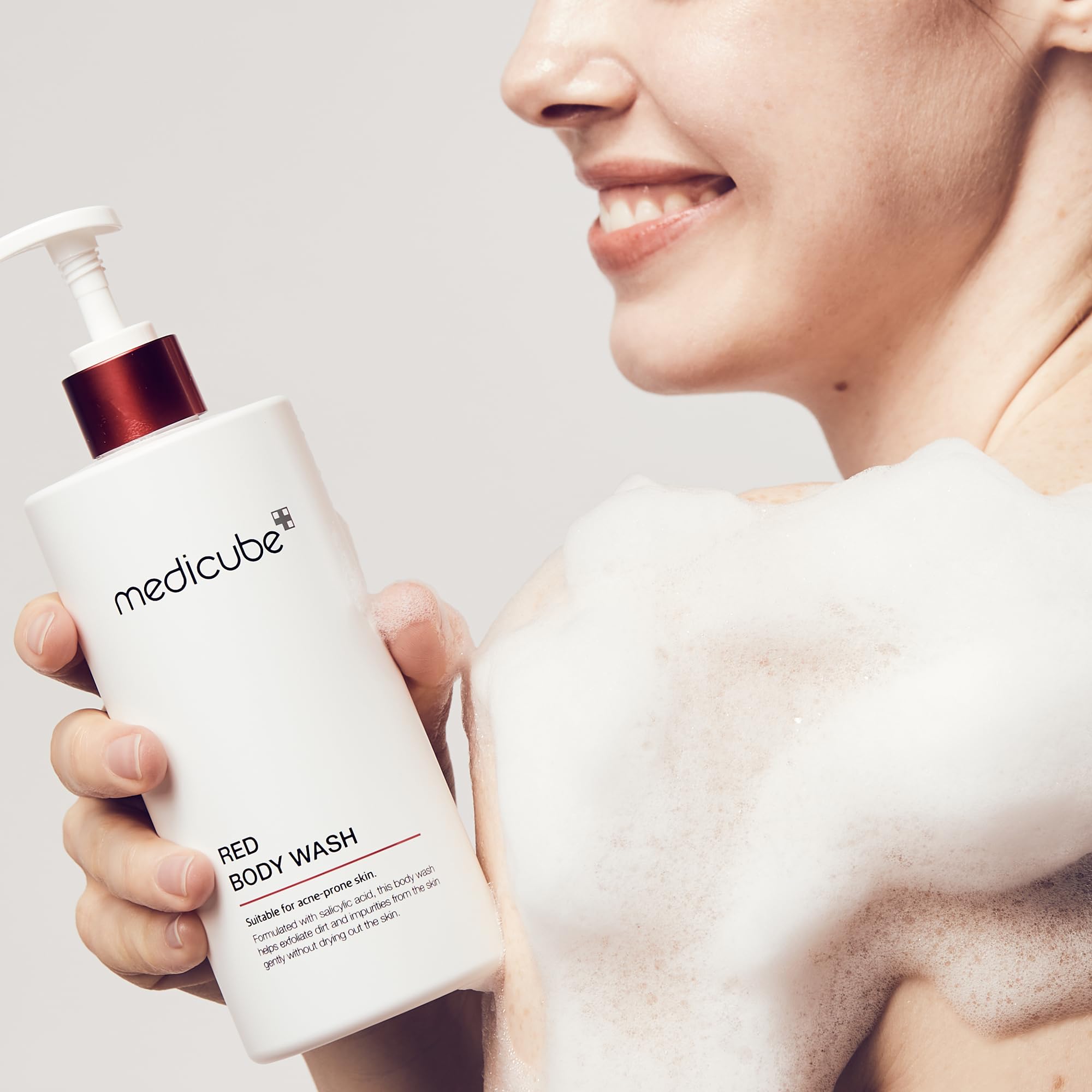 Medicube Red Body Wash: etiqueta de ingredientes, Niacinamida para cuidado respetuoso.